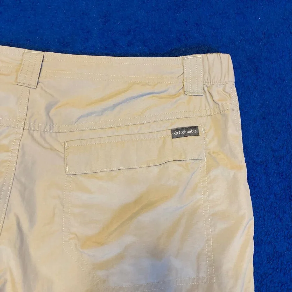 Columbia Cargo Golf Shorts Khaki Excellent Condition Comfortable Men's Size 40